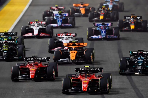 梅赛德斯横扫索伯车队，诺里斯刷新纪录