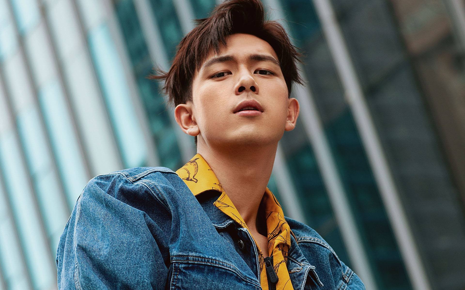 足球的双面盛宴，经典德比与颠覆之夜